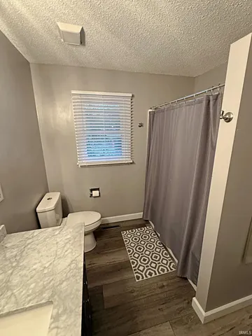 $279,900 | 2124 Lakeview Drive, Washington, IN 47501