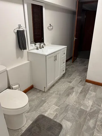 $279,900 | 2124 Lakeview Drive, Washington, IN 47501