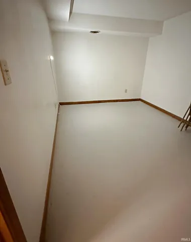 $279,900 | 2124 Lakeview Drive, Washington, IN 47501