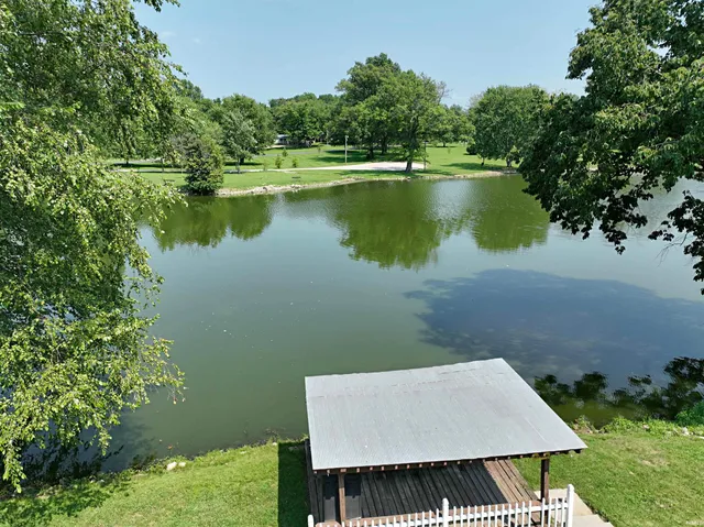 $279,900 | 2124 Lakeview Drive, Washington, IN 47501