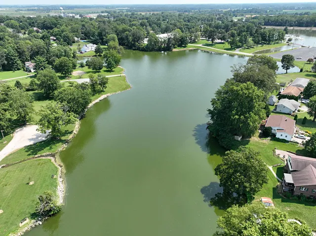 $279,900 | 2124 Lakeview Drive, Washington, IN 47501