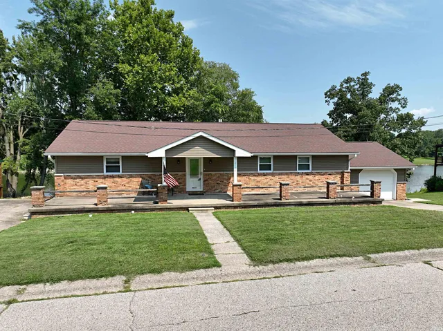 $279,900 | 2124 Lakeview Drive, Washington, IN 47501