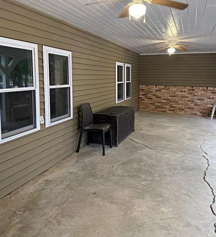 $279,900 | 2124 Lakeview Drive, Washington, IN 47501