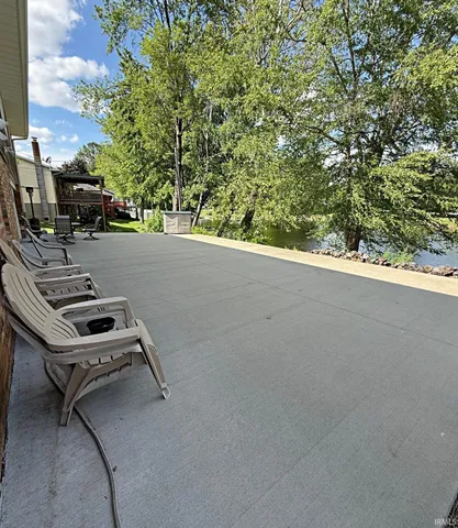 $279,900 | 2124 Lakeview Drive, Washington, IN 47501