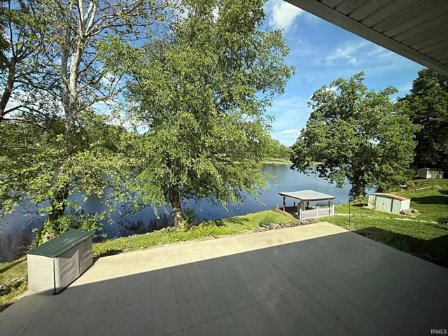 $279,900 | 2124 Lakeview Drive, Washington, IN 47501