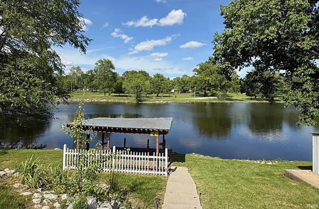 $279,900 | 2124 Lakeview Drive, Washington, IN 47501