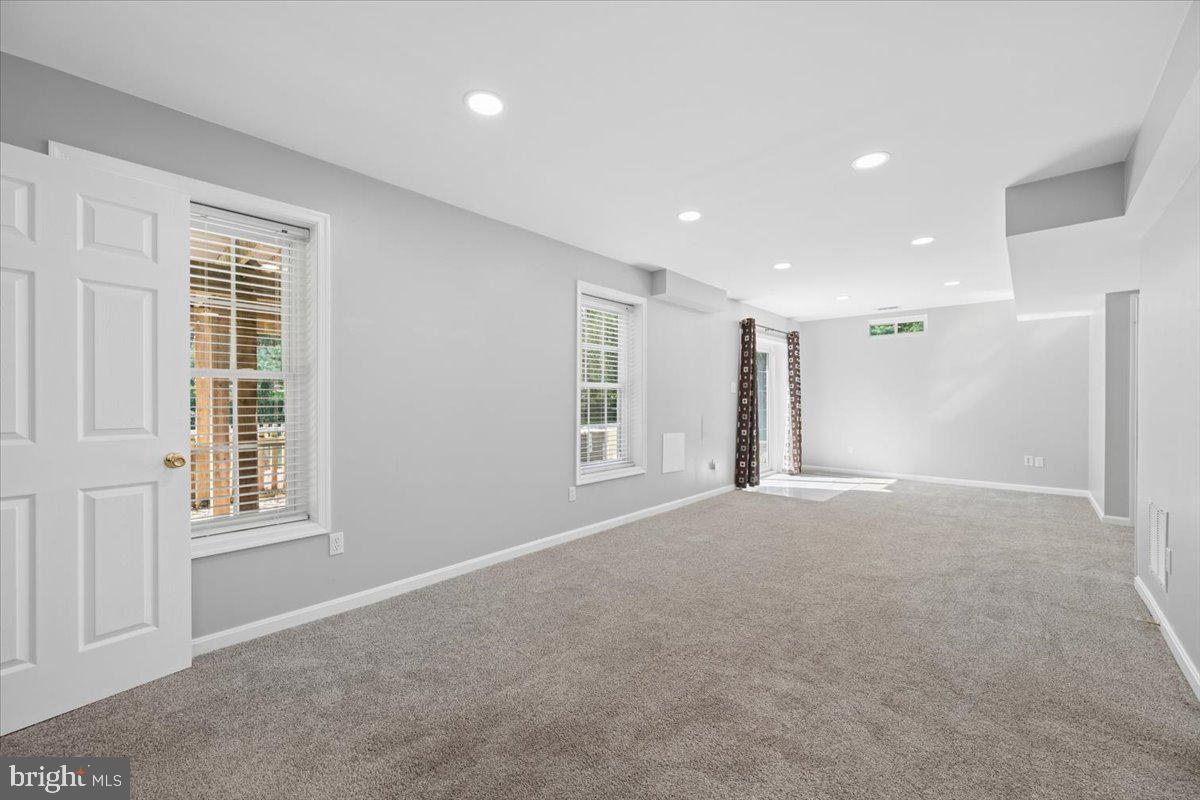 17225 General Custer Way Poolesville, MD 20837 - Photo 58 of 127 This space is enormous!