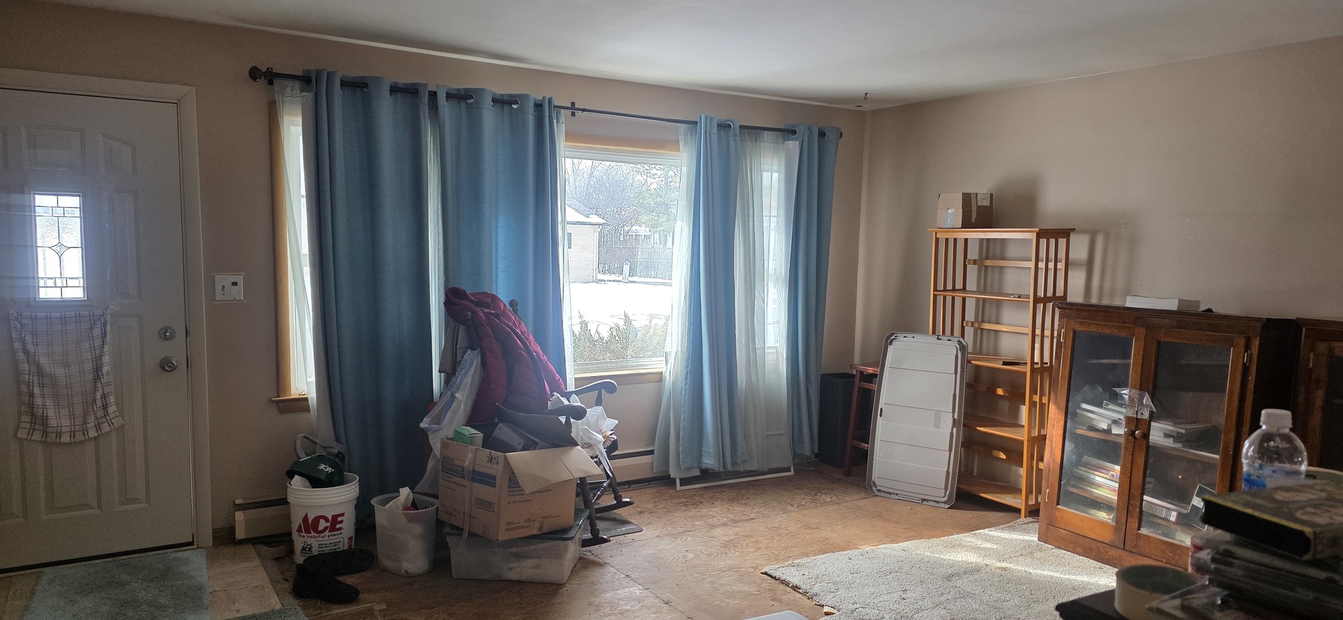 523 8th Street Chicago Heights, IL 60411 - Photo 4 of 31 a view of a room with gym equipment