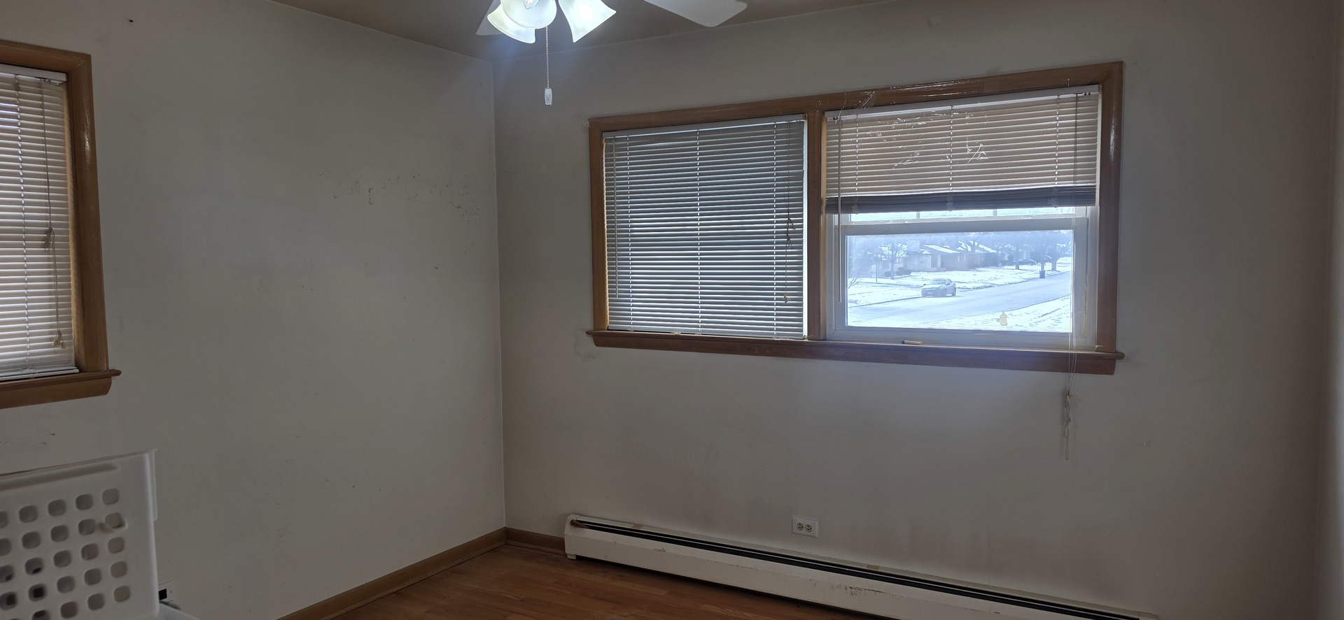 523 8th Street Chicago Heights, IL 60411 - Photo 7 of 31 a small space with a window