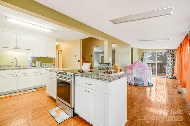 $345,000 | 59 Rollins Street, Hendersonville, NC 28792