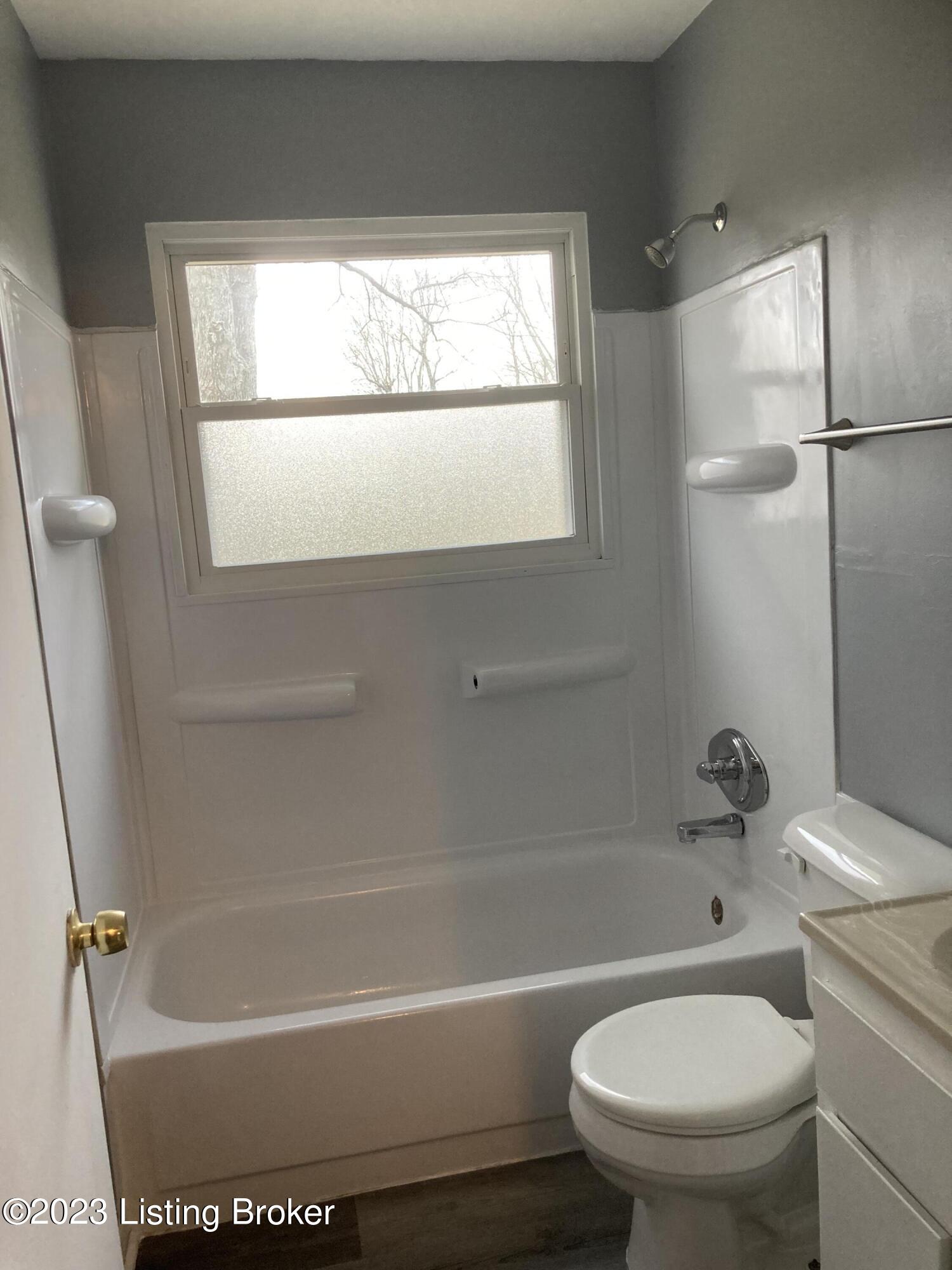 226 Dale Road Louisville, KY 40229 - Photo 9 of 13 DALE BATHROOM