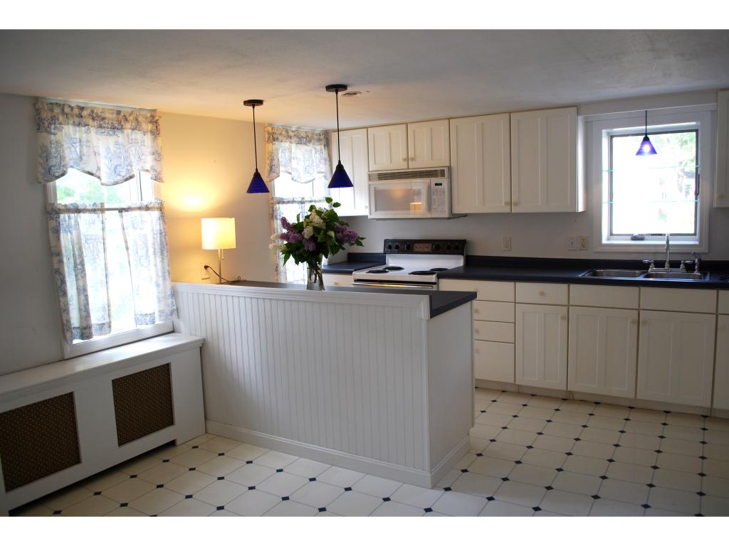 15 Hall Place Exeter, NH 03833 - Photo 3 of 14 Gallery Image 3