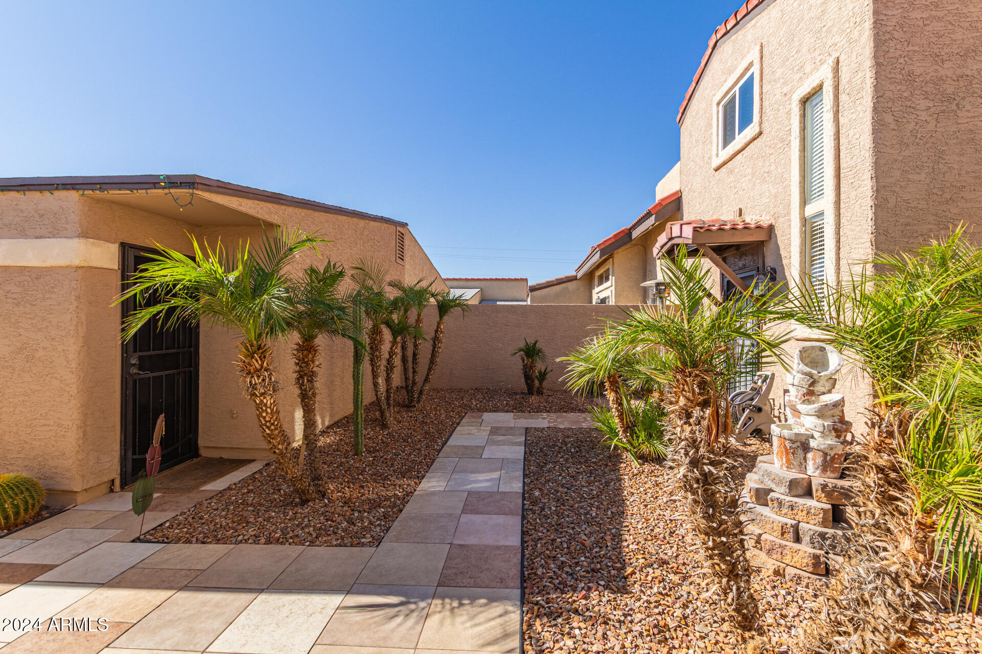 408 East Pecan Road Phoenix, AZ 85040 - Photo 3 of 40 0008-06-Pecan
