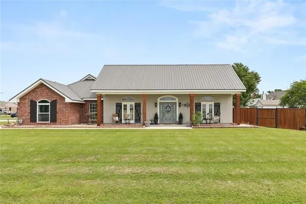 $449,000 | 102 Bayou Estates Drive, Des Allemands, LA 70030