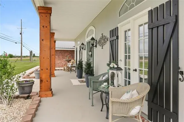 $449,000 | 102 Bayou Estates Drive, Des Allemands, LA 70030