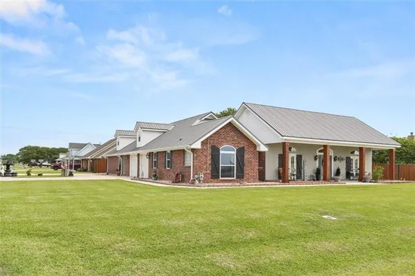 $449,000 | 102 Bayou Estates Drive, Des Allemands, LA 70030