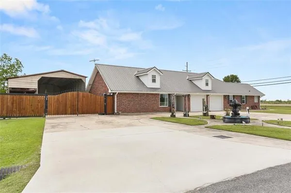 $449,000 | 102 Bayou Estates Drive, Des Allemands, LA 70030