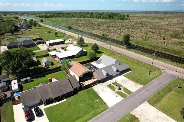 $449,000 | 102 Bayou Estates Drive, Des Allemands, LA 70030