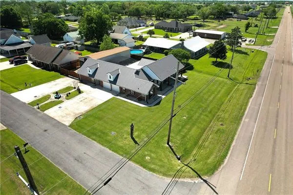 $449,000 | 102 Bayou Estates Drive, Des Allemands, LA 70030