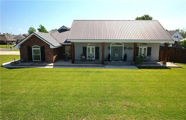 $449,000 | 102 Bayou Estates Drive, Des Allemands, LA 70030