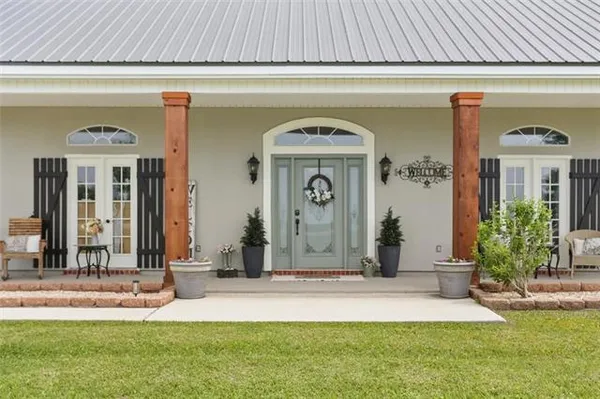 $449,000 | 102 Bayou Estates Drive, Des Allemands, LA 70030