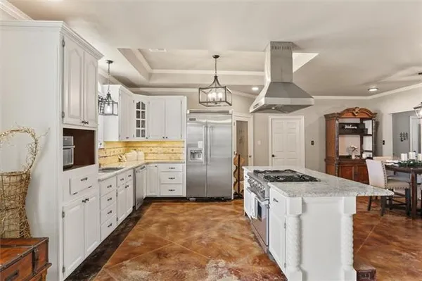 $449,000 | 102 Bayou Estates Drive, Des Allemands, LA 70030
