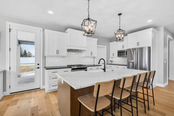 $1,149,900 | 692 Blackberry Court, Oneida, WI 54155