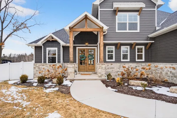 $1,149,900 | 692 Blackberry Court, Oneida, WI 54155