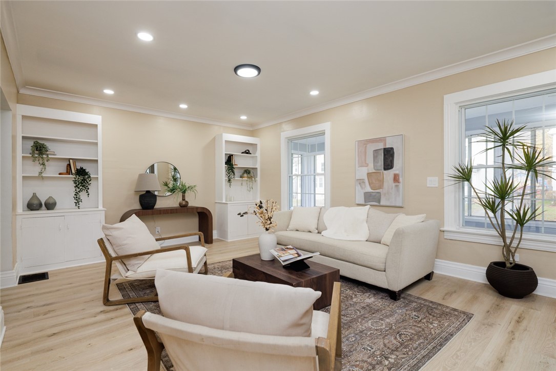 353 Sawyer Street Rochester, NY 14619 - Photo 5 of 34