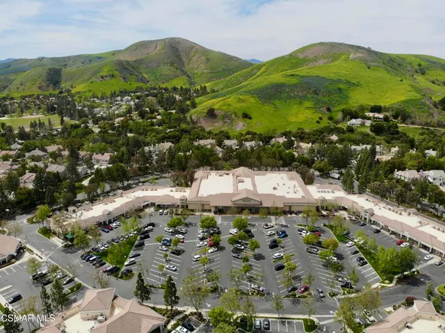 a picture of mountains