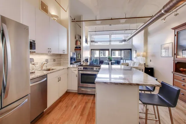 $425,000 | 1000 West Washington Boulevard, Unit 418, Chicago, IL 60607