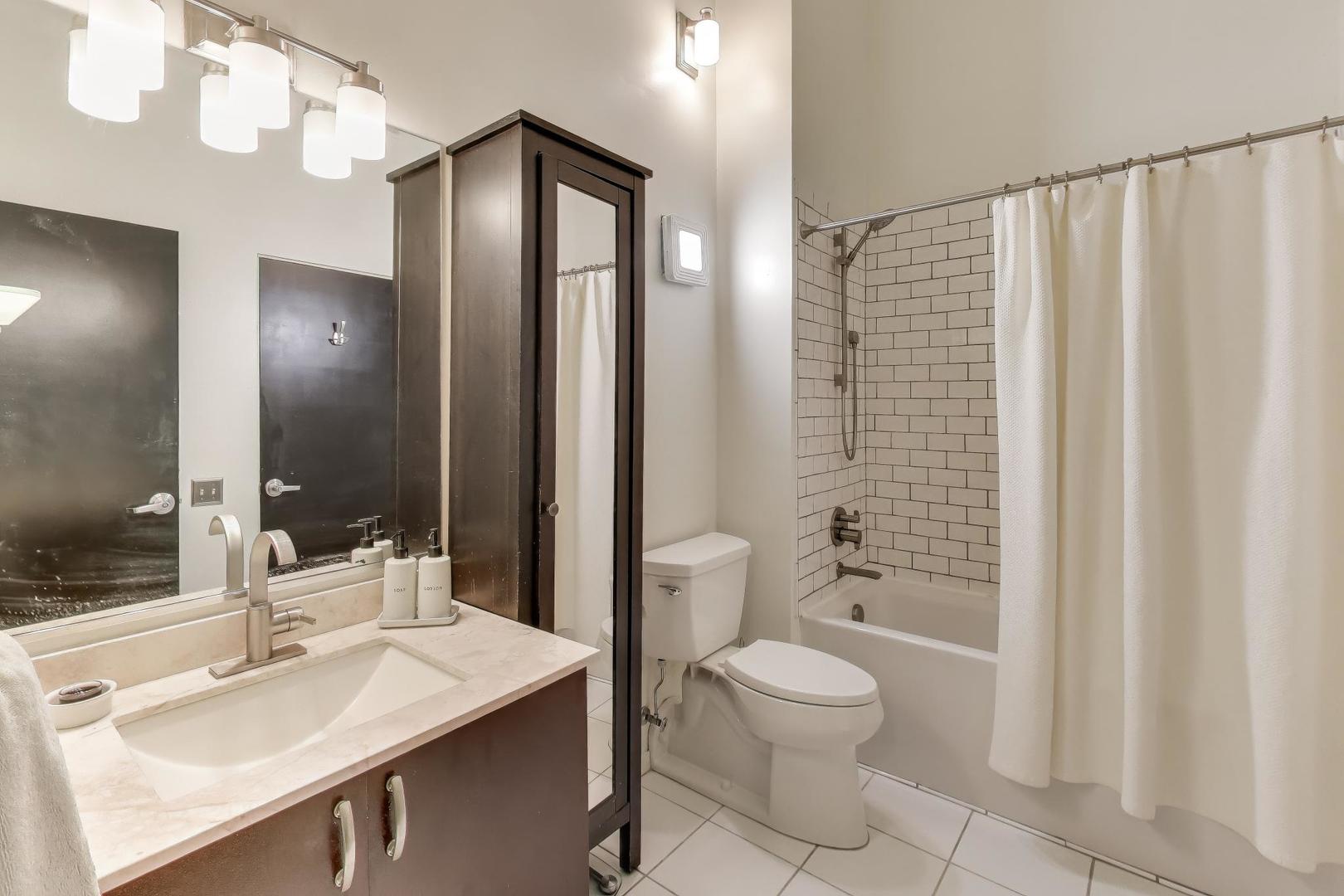 1000 West Washington Boulevard, Unit 418 Chicago, IL 60607 - Photo 16 of 20