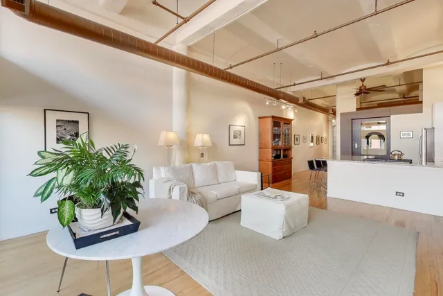 $425,000 | 1000 West Washington Boulevard, Unit 418, Chicago, IL 60607