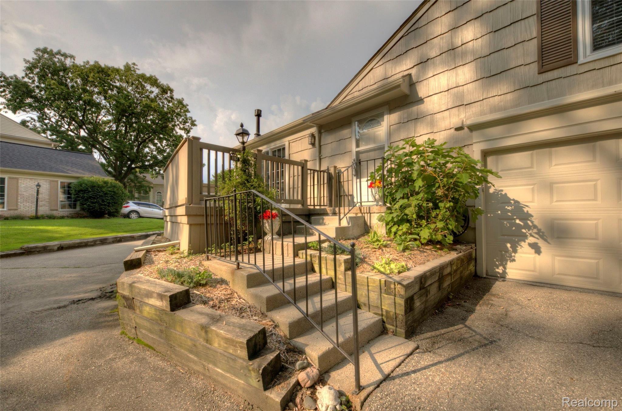 1161 Pine Ridge Court, Unit 143 Rochester, MI 48306 - Photo 4 of 45 PRIVATE ENTRANCE