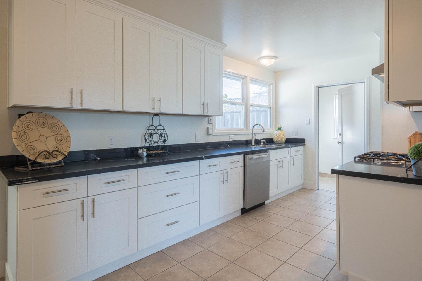 323 Chaparral Street Salinas, CA 93906 - Photo 11 of 35