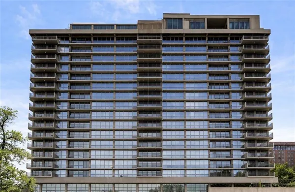 $245,000 | 600 Admiral Boulevard, Unit 907, Kansas City, MO 64106