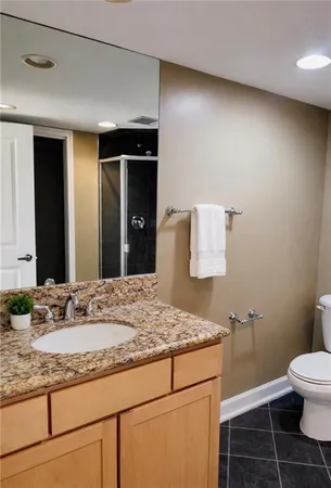 $245,000 | 600 Admiral Boulevard, Unit 907, Kansas City, MO 64106