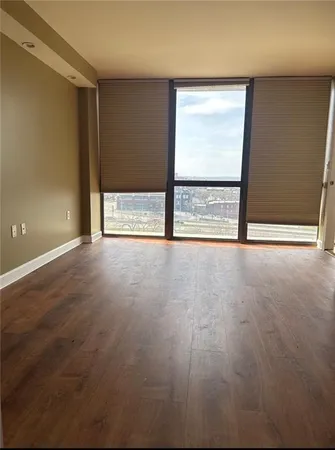 $245,000 | 600 Admiral Boulevard, Unit 907, Kansas City, MO 64106