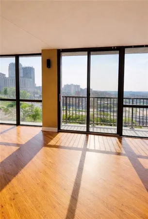 $245,000 | 600 Admiral Boulevard, Unit 907, Kansas City, MO 64106