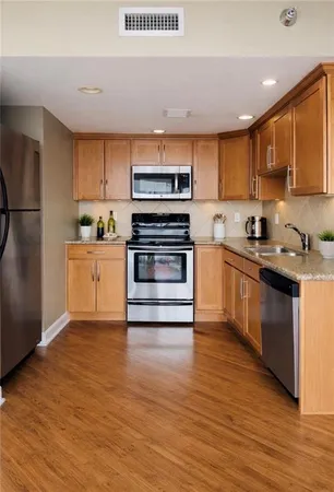 $245,000 | 600 Admiral Boulevard, Unit 907, Kansas City, MO 64106