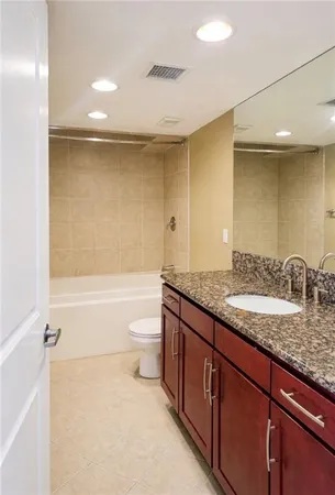 $245,000 | 600 Admiral Boulevard, Unit 907, Kansas City, MO 64106