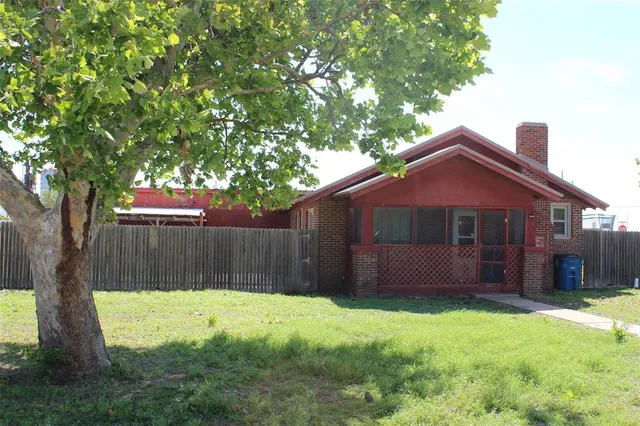 $55,000 | 260 South Munday Avenue, Munday, TX 76371