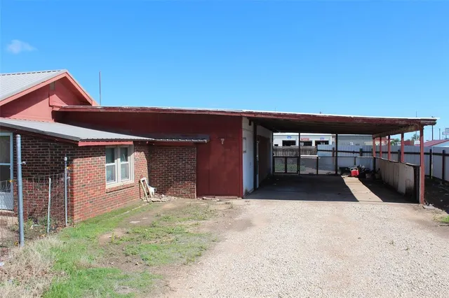 $55,000 | 260 South Munday Avenue, Munday, TX 76371