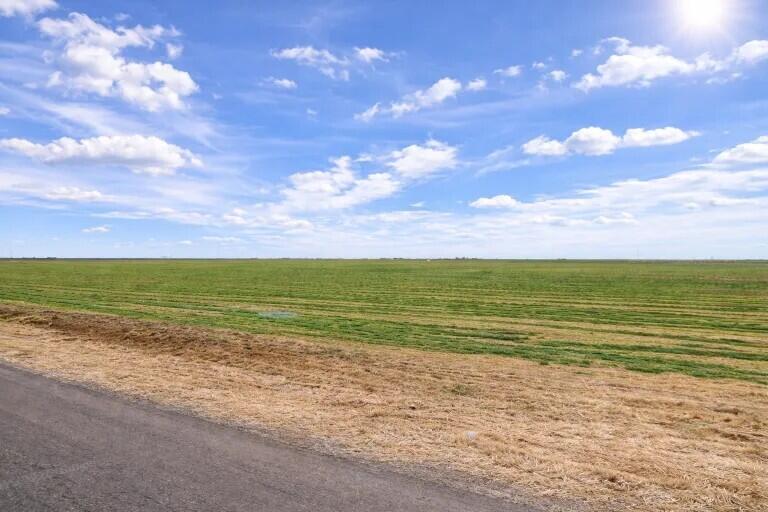 2192 West Fm Slaton, TX 79364 - Photo 2 of 4 a view of an ocean and beach