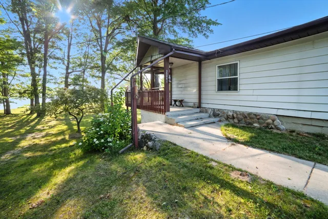 $429,900 | 20041 East Chippewa Drive, Evart, MI 49631