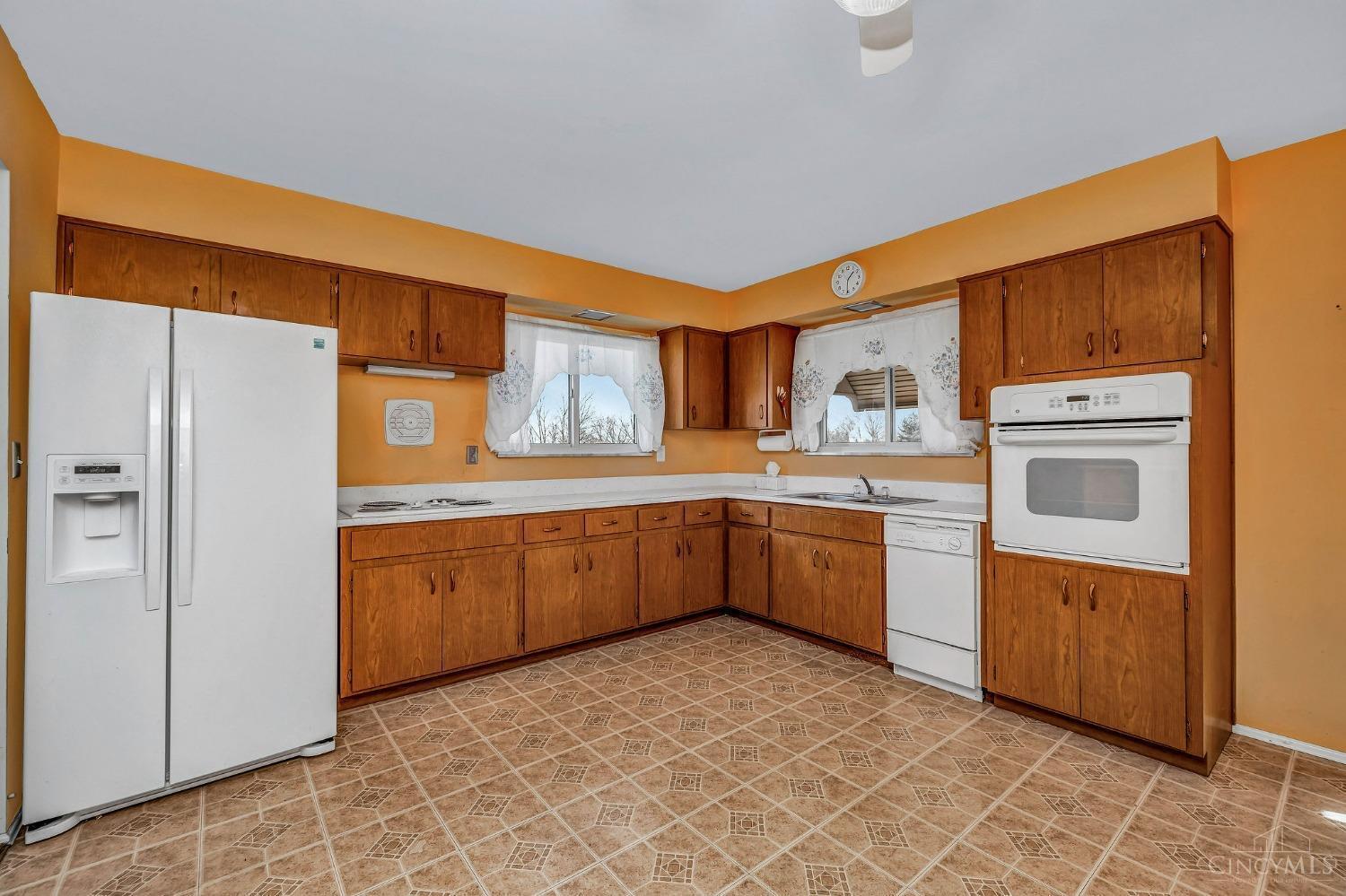 2242 Townsend Road Cincinnati, OH 45238 - Photo 13 of 35