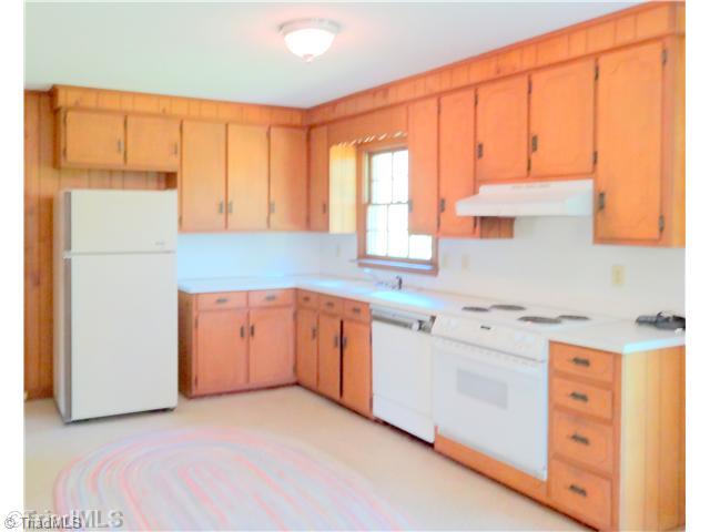 600 New Bowers Road Lexington, NC 27292 - Photo 3 of 14 Kitchen.
