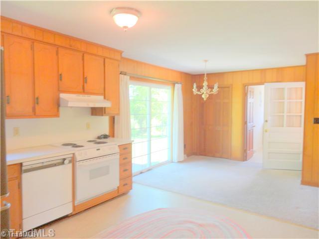 600 New Bowers Road Lexington, NC 27292 - Photo 9 of 14 Kitchen.