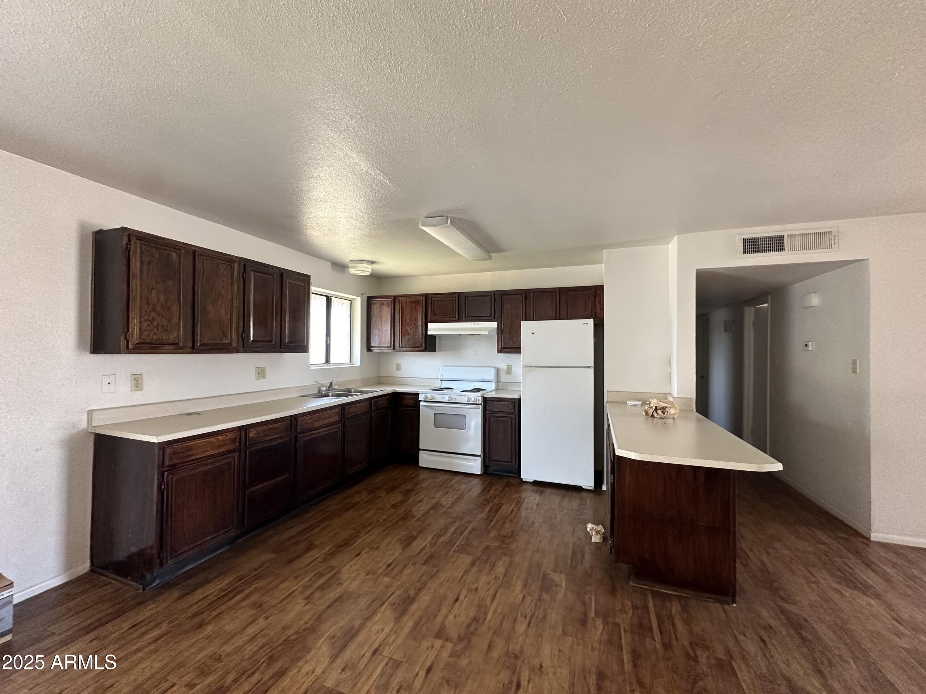 8944 North 17th Lane Phoenix, AZ 85021 - Photo 3 of 11 3