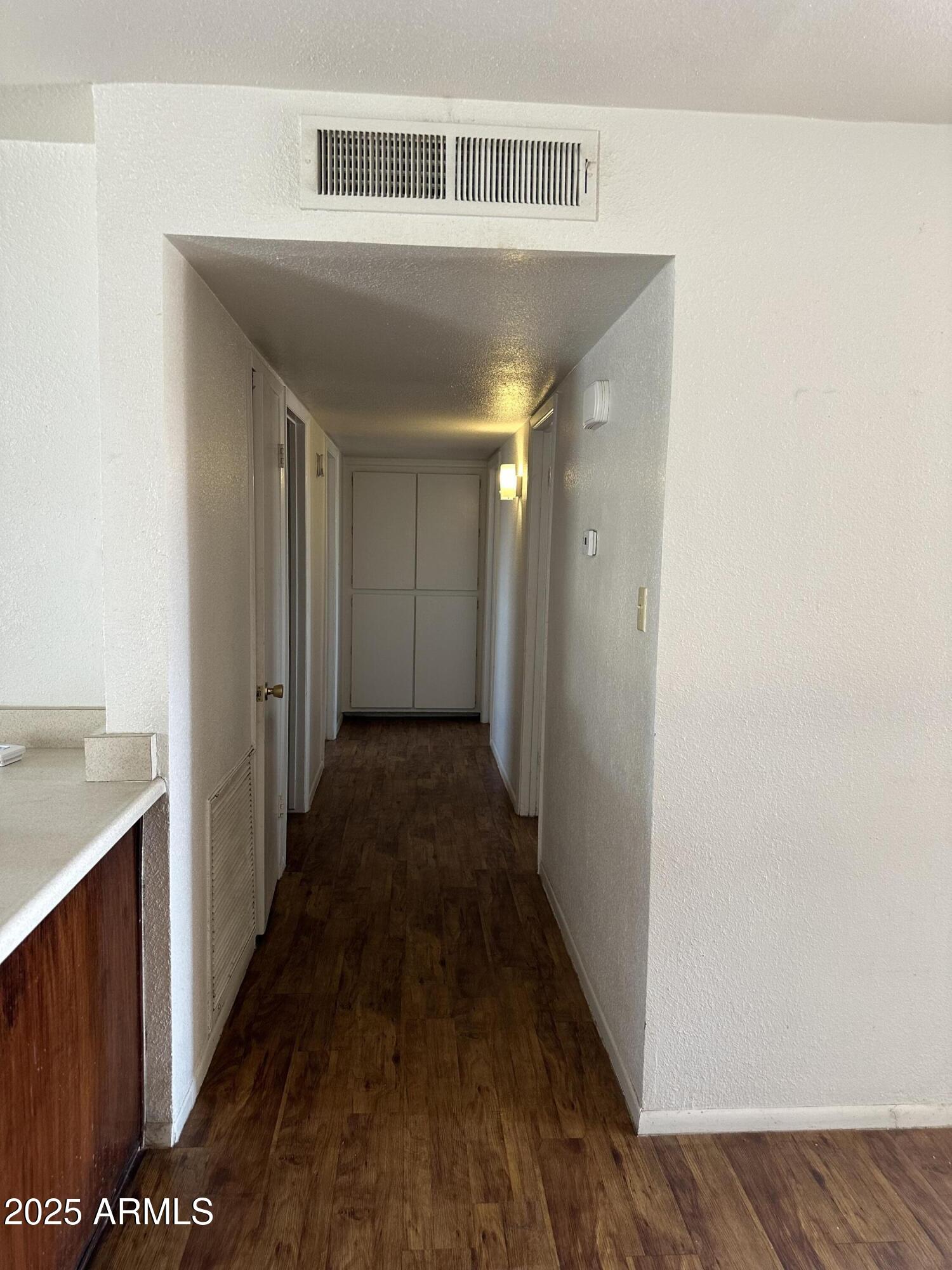 8944 North 17th Lane Phoenix, AZ 85021 - Photo 5 of 11 5